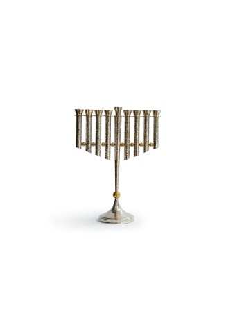 חנוכיית חנוכה גדולה עם כדורי פליז, מתנת חתונה יהודית
